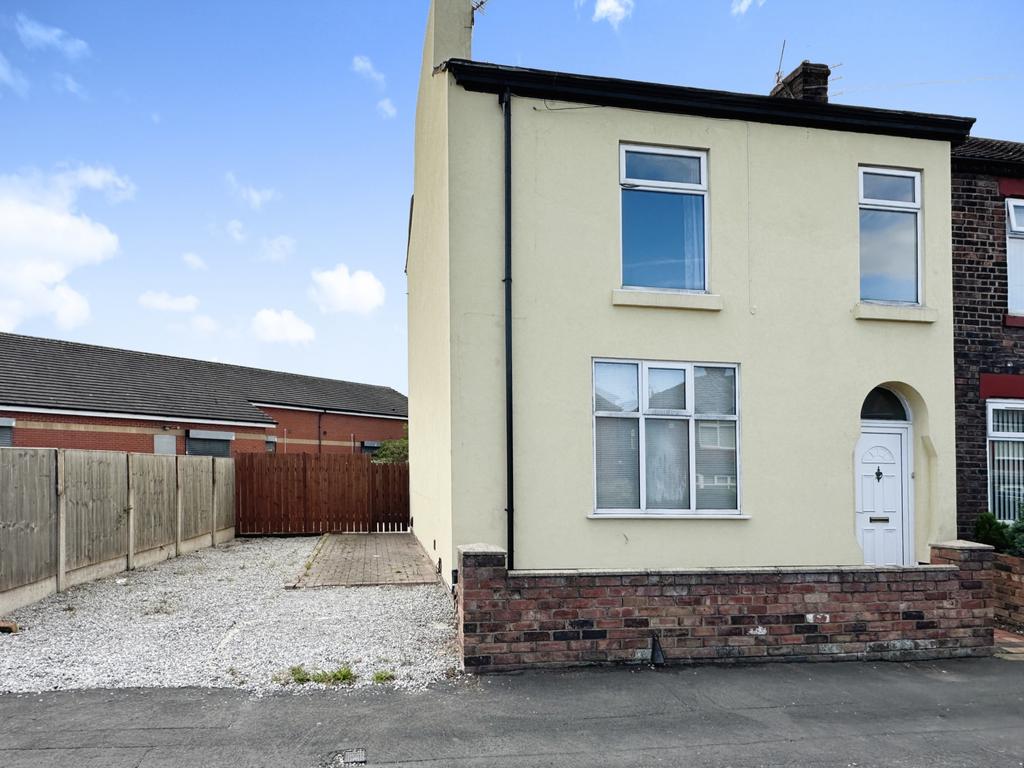 Moorfield Road, Widnes, WA8 4 bed semidetached house £330,000