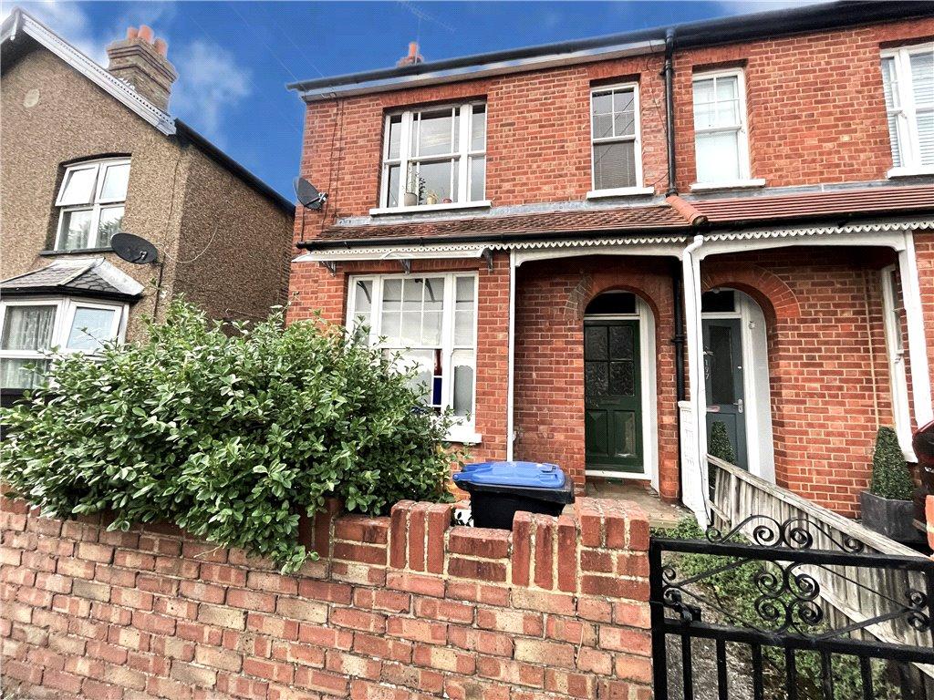 Pooley Green Road, Egham, Surrey, TW20 1 bed £1,050 pcm (£