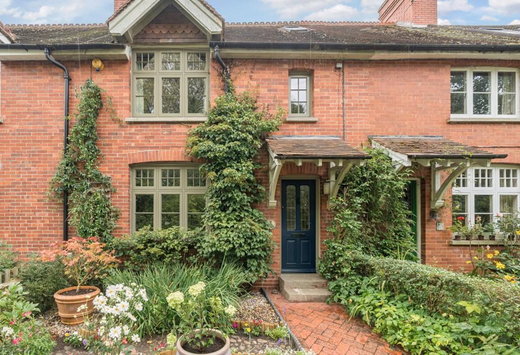 Hampton Cottages, Nuthurst Road, Maplehurst, Horsham, West Sussex 4 bed