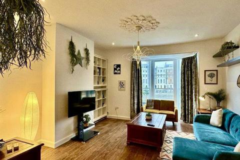3 bedroom apartment to rent - Richmond Place, Brighton