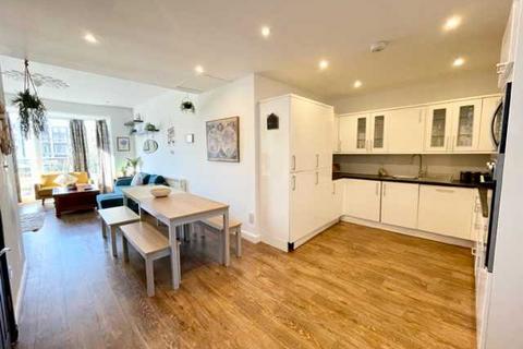 3 bedroom apartment to rent, Richmond Place, Brighton