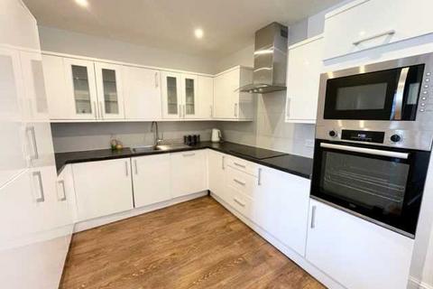 3 bedroom apartment to rent, Richmond Place, Brighton