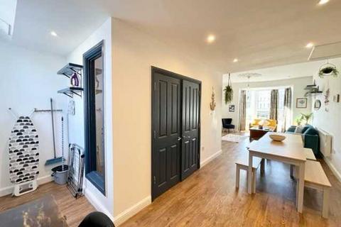 3 bedroom apartment to rent, Richmond Place, Brighton