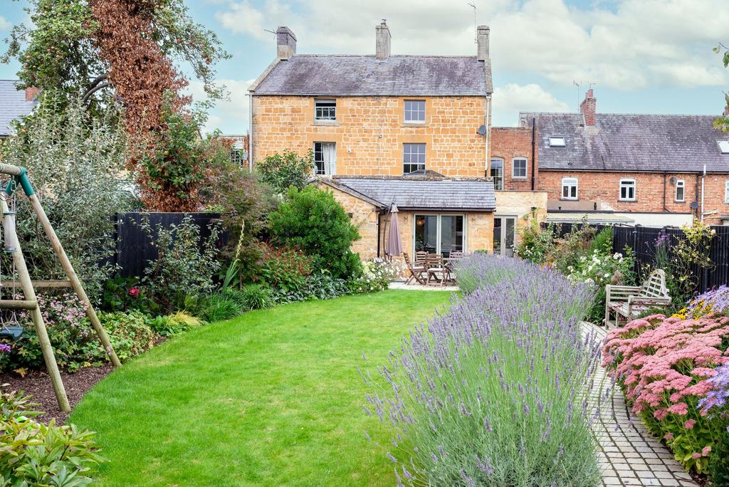 Evenlode Road, MoretonInMarsh, GL56 4 bed townhouse £700,000