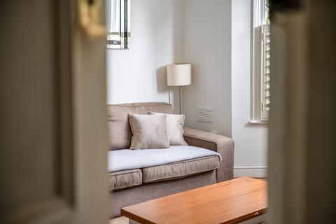 1 bedroom flat to rent - Flat B,  St James Drive, London SW17