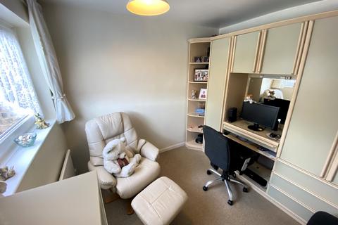 24 Elgar Path, Luton, LU2 7RJ