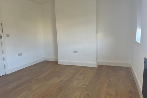 Flat share to rent, No Deposit Option, Ensuite Bedsit, Including Water & Council Tax in Neasden Lane , NW10