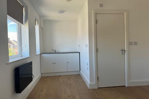Flat share to rent, No Deposit Option, Ensuite Bedsit, Including Water & Council Tax in Neasden Lane , NW10