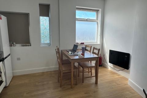 Flat share to rent, No Deposit Option, Ensuite Bedsit, Including Water & Council Tax in Neasden Lane , NW10