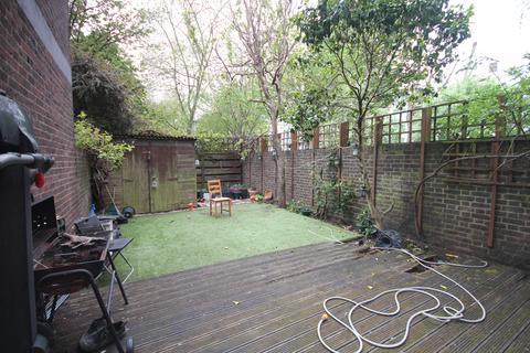 3 bedroom house to rent - Dickens Estate, London SE16