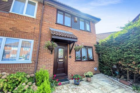 2 bedroom terraced house for sale, Wharfedale, Luton, Bedfordshire, LU4 9XS