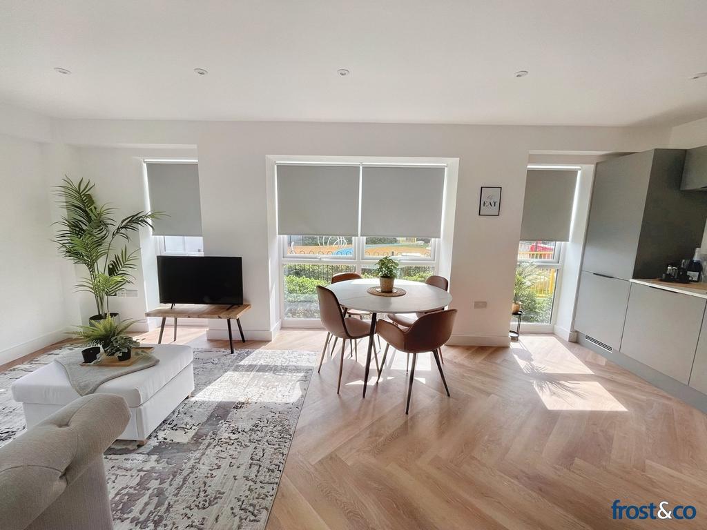 Show Flat 25