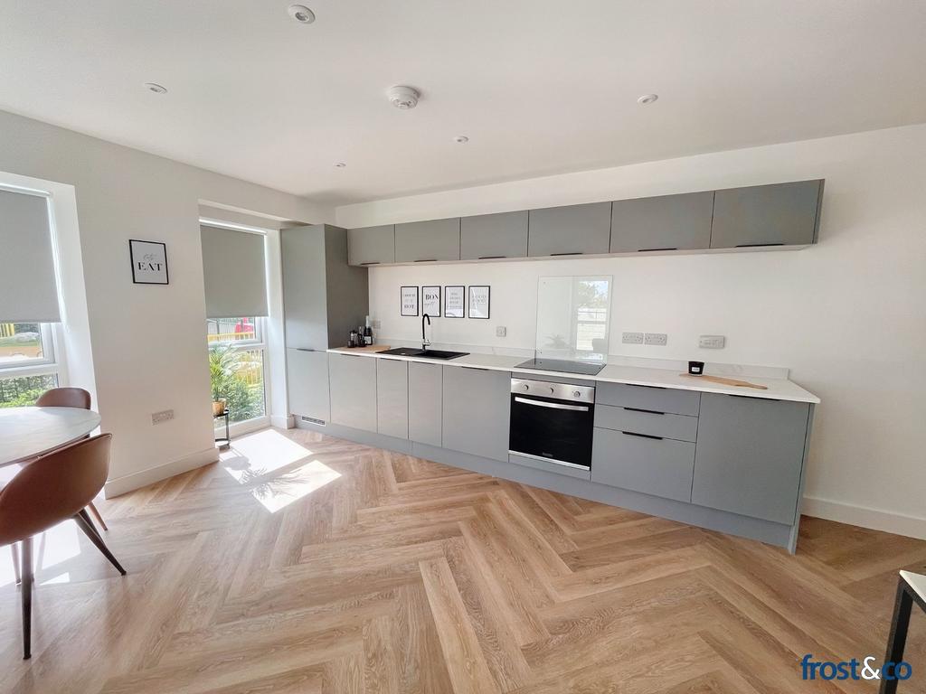 Show Flat 25