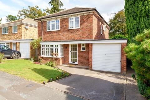 14 Newark Road, Windlesham, GU20 6NE