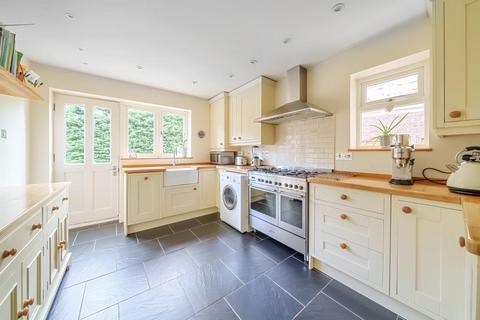 14 Newark Road, Windlesham, GU20 6NE