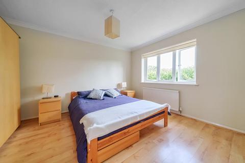 14 Newark Road, Windlesham, GU20 6NE