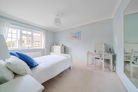 14 Newark Road, Windlesham, GU20 6NE