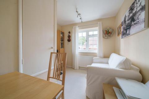 14 Newark Road, Windlesham, GU20 6NE