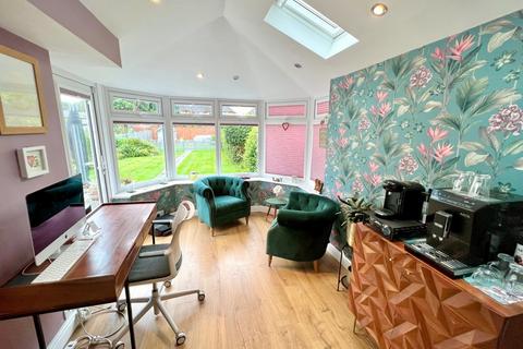 16 Brentford Road, Solihull, B91 1UJ