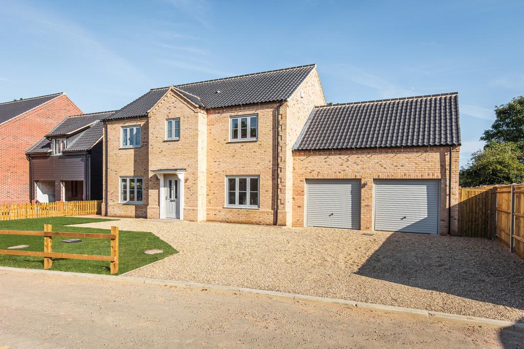 Spooner Row 5 bed detached house for sale £700,000
