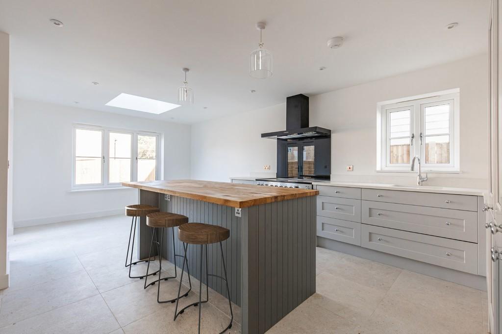 Spooner Row 4 bed detached house for sale £625,000