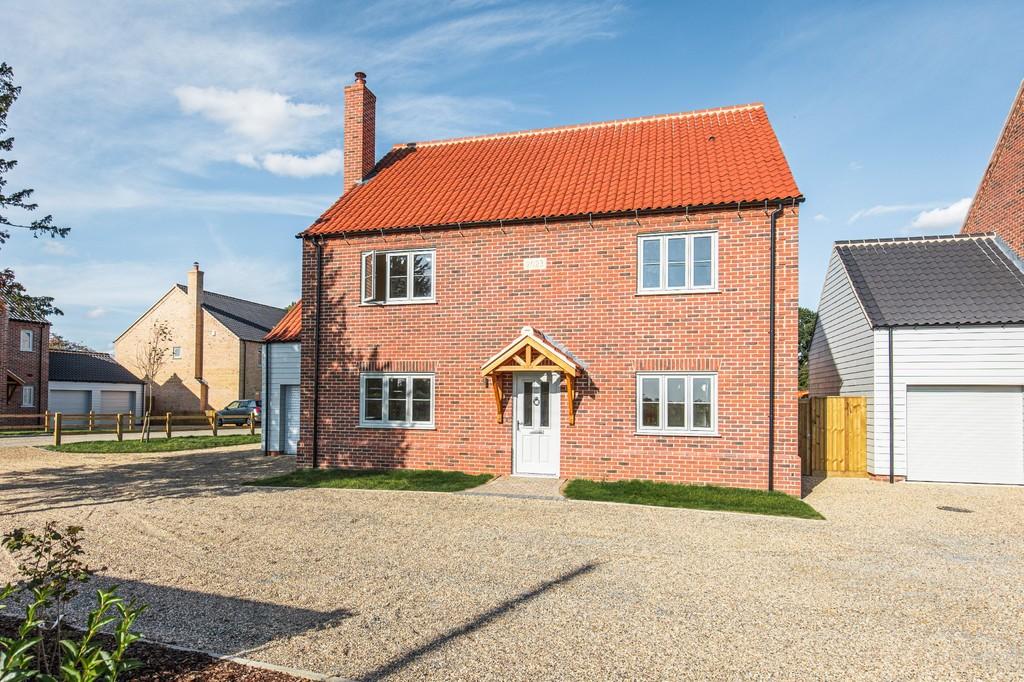 Spooner Row 4 bed detached house for sale £625,000