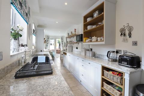Broad Reach, 16 Broad Lane, Lymington, SO41 3QP