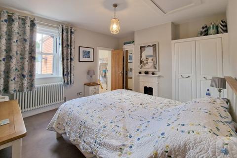 Broad Reach, 16 Broad Lane, Lymington, SO41 3QP
