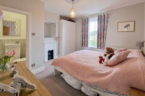 Broad Reach, 16 Broad Lane, Lymington, SO41 3QP