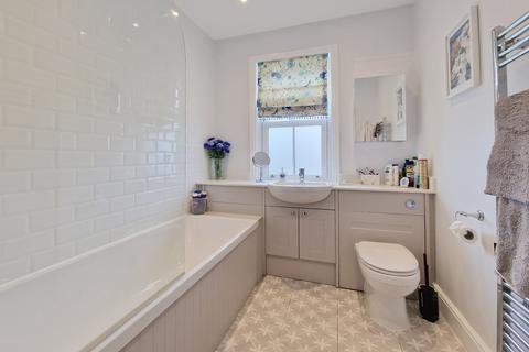 Broad Reach, 16 Broad Lane, Lymington, SO41 3QP