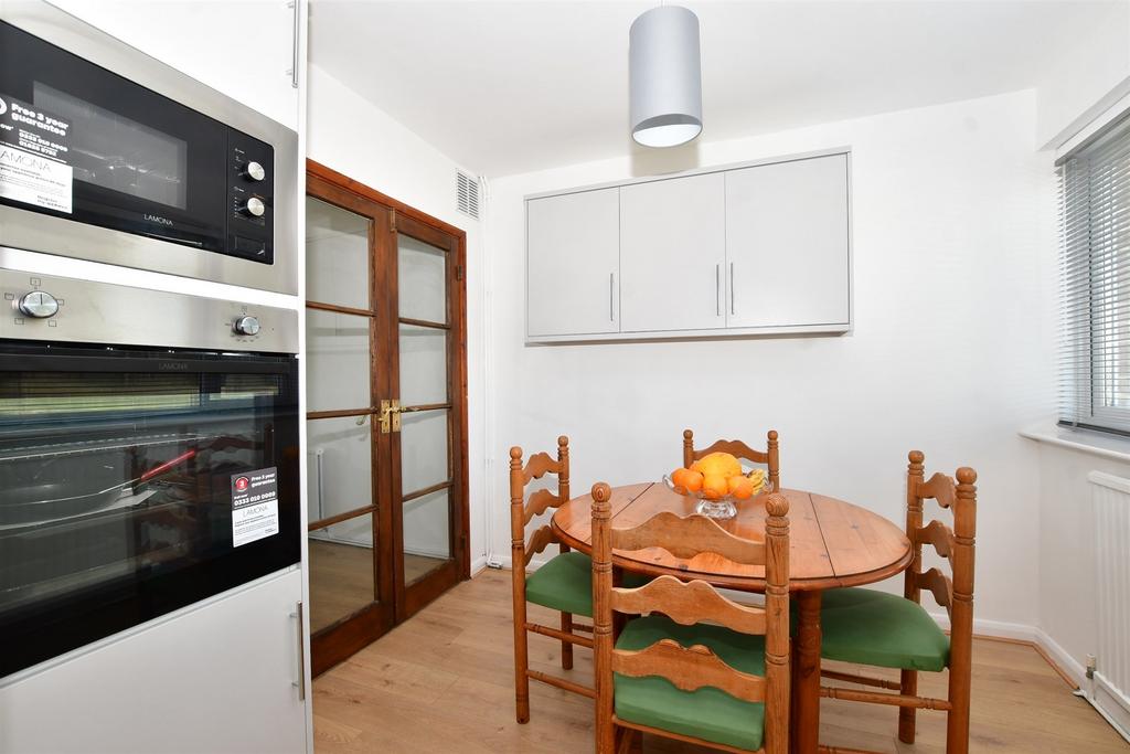 Woodmere Avenue, Shirley, Surrey 3 bed detached bungalow for sale £