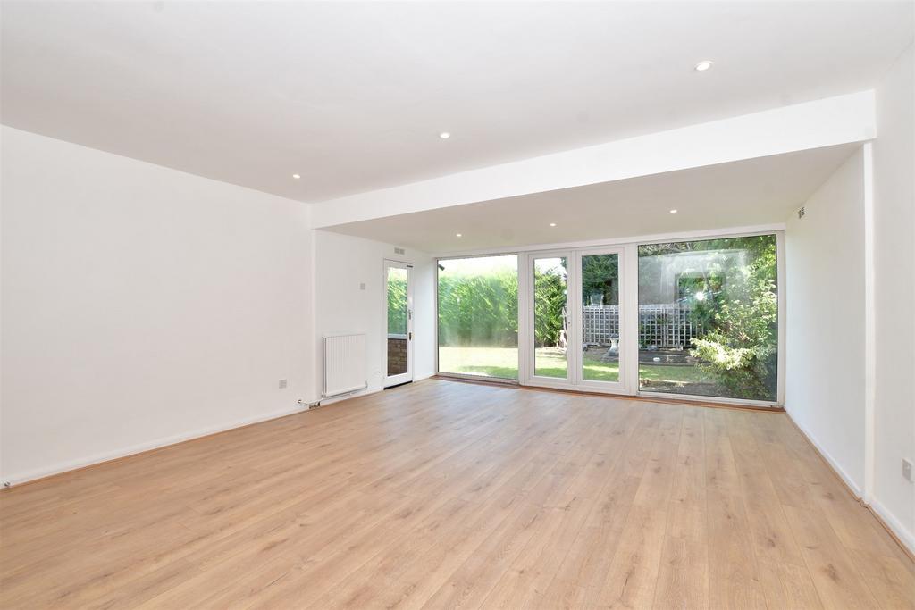 Woodmere Avenue, Shirley, Surrey 3 bed detached bungalow for sale £550,000