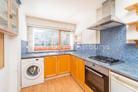 3 bedroom townhouse to rent, Claremont Road, Highgate, London