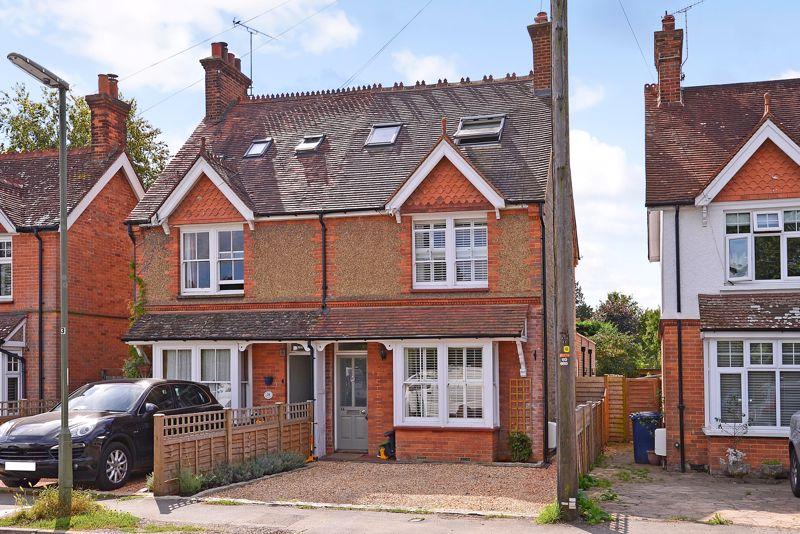Mead Road, Cranleigh 3 bed semidetached house for sale £750,000