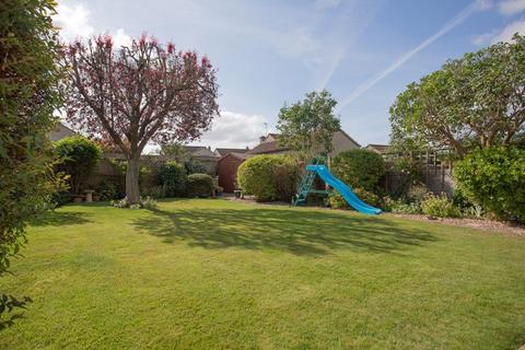 32 Bishops Drive, Langport, TA10 9HW