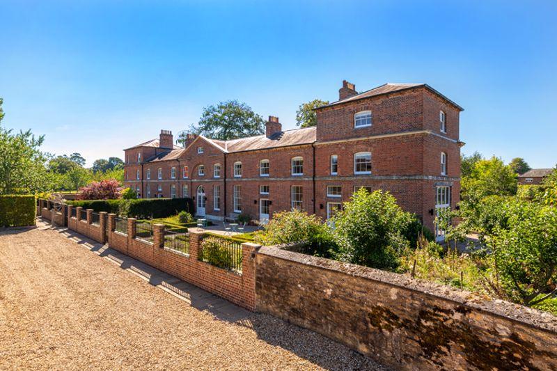 The Carriage House, Northlands Road, Glentworth 4 bed country house for