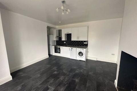 3 bedroom terraced house to rent, New Hey Road, Huddersfield