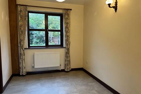 3 bedroom townhouse to rent, Church Street, Buxton
