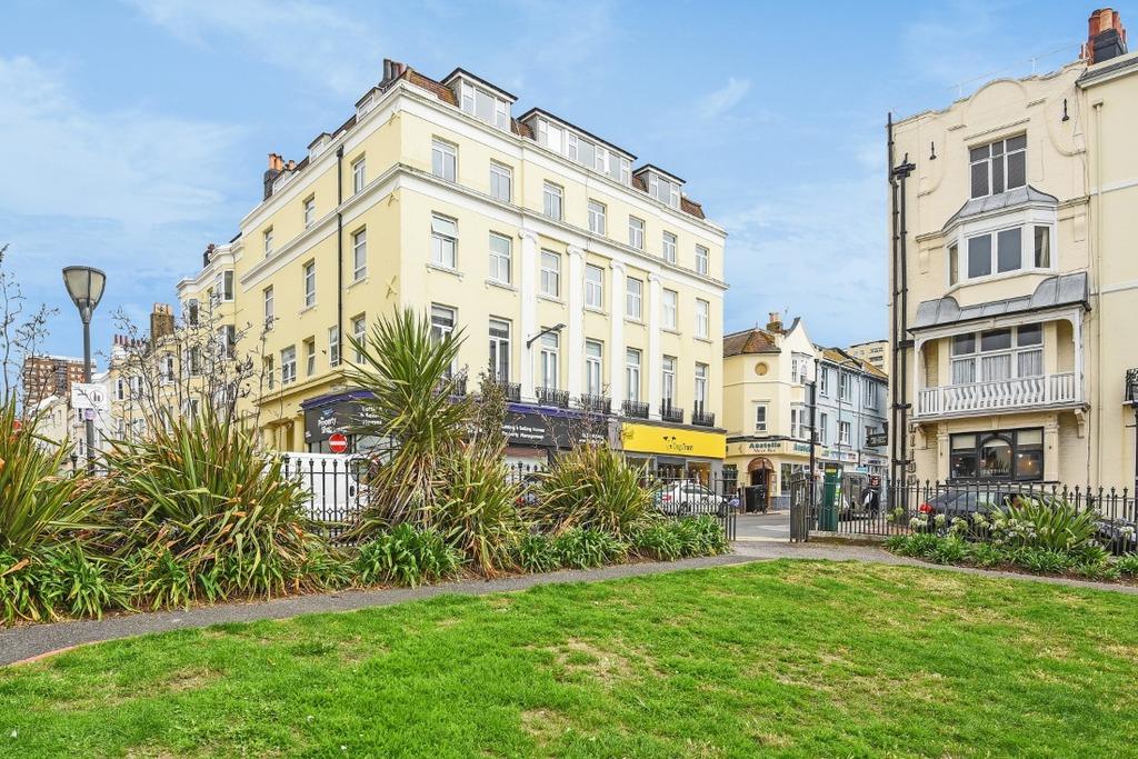 Devonshire Place, Brighton, BN2 3 bed apartment for sale £370,000