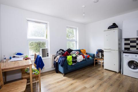 5 bedroom flat for sale, Nags Head Road, Enfield