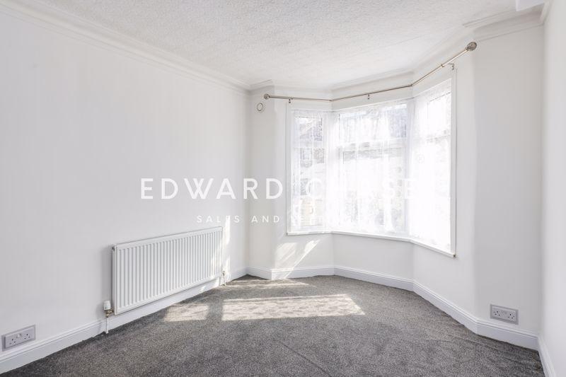 Stanley Road, Ilford, IG1 1 bed apartment to rent £1,249 pcm (£288 pw)