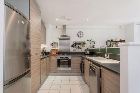 28 Leverton Close, London, N22 7BT