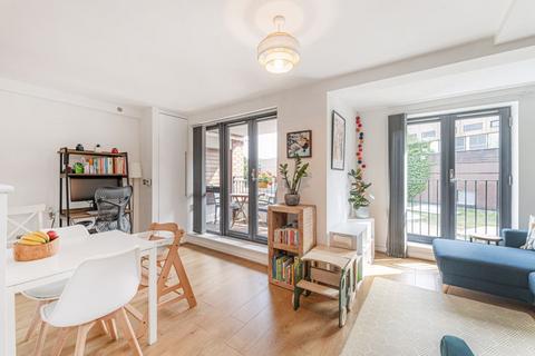 28 Leverton Close, London, N22 7BT