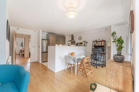 28 Leverton Close, London, N22 7BT