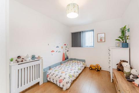 28 Leverton Close, London, N22 7BT