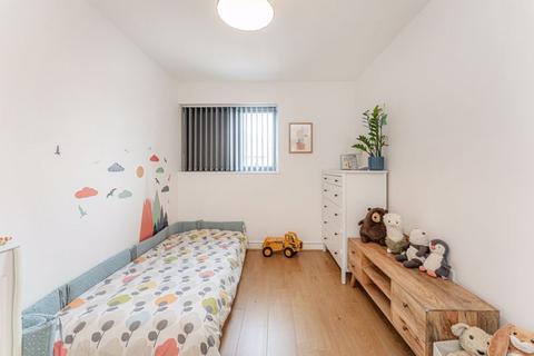 28 Leverton Close, London, N22 7BT