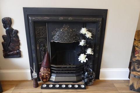 169 Ripponden Road, Oldham, OL1 4HP