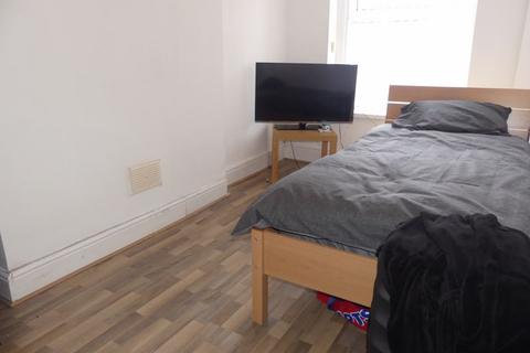 169 Ripponden Road, Oldham, OL1 4HP
