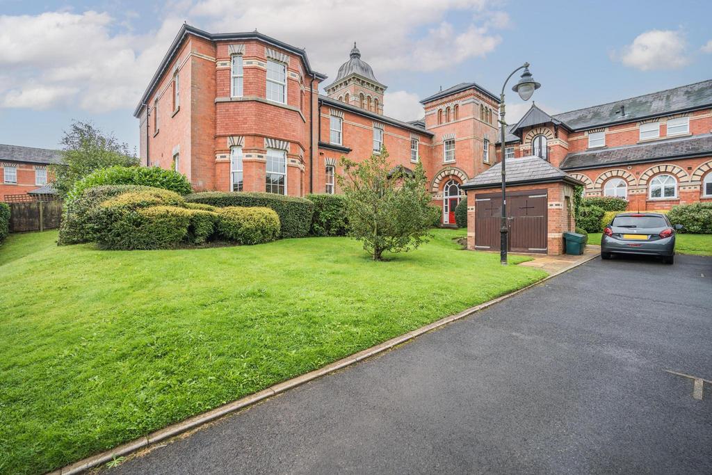 The Towers, Pavilion Way, Macclesfield, SK10 3LT 2 bed flat for sale