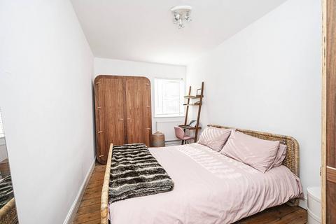 1 bedroom flat for sale - Burnham Street, Bethnal Green, London, E2